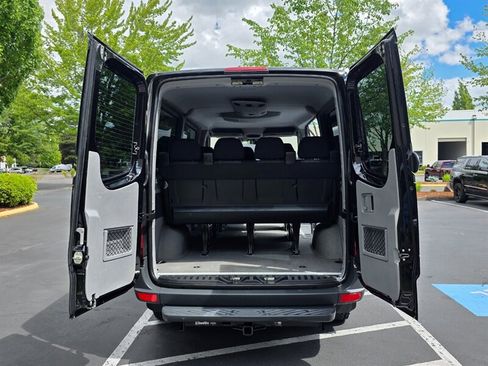 Used 2016 Mercedes-Benz Sprinter 2500 image 30