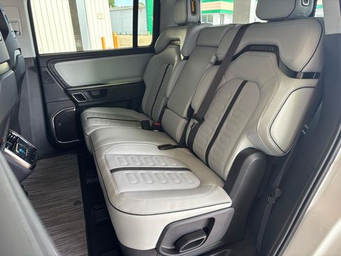 Used 2024 Rivian R1S Adventure AWD/4WD image 18