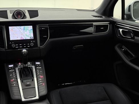 Used 2018 Porsche Macan S image 28