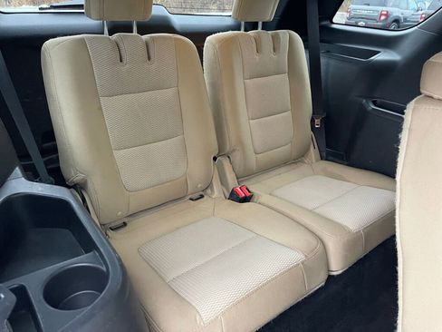 Used 2017 Ford Explorer XLT image 22