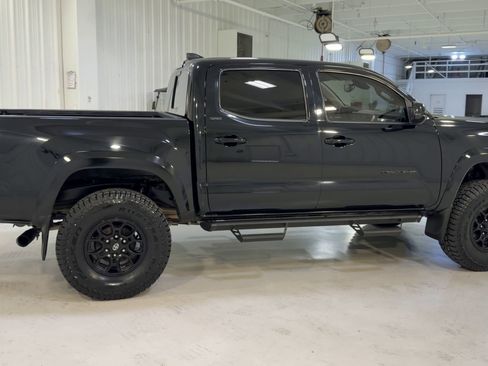 Used 2022 Toyota Tacoma SR5 image 2