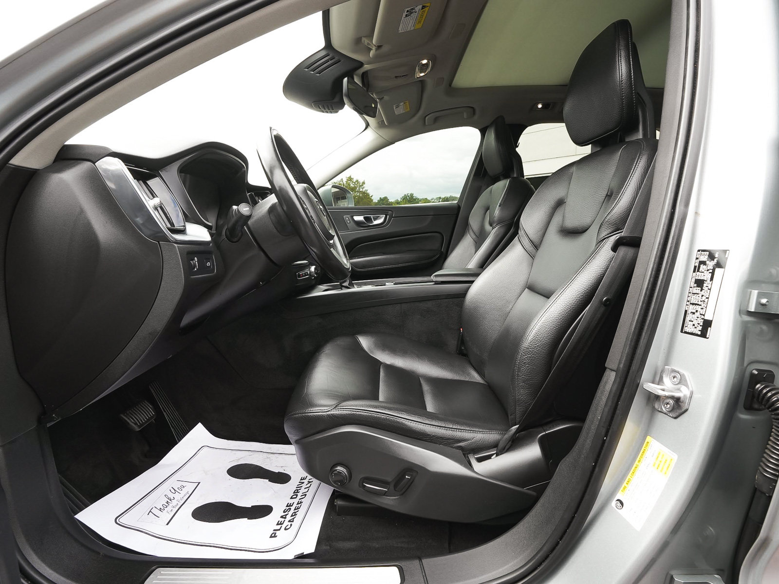 Used 2018 Volvo XC60 T5 Momentum w/ Convenience Package AWD/4WD image 31