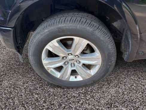 Used 2018 Ford F150 Platinum w/ Equipment Group 701A Luxury image 2