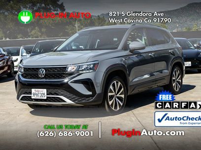 Used 2022 Volkswagen Taos SE w/ Panoramic Sunroof Package