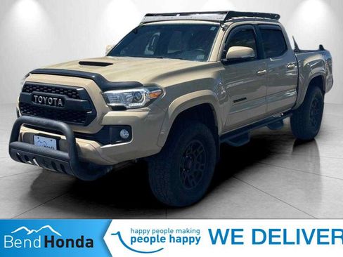 Used 2017 Toyota Tacoma TRD Sport AWD/4WD image 1