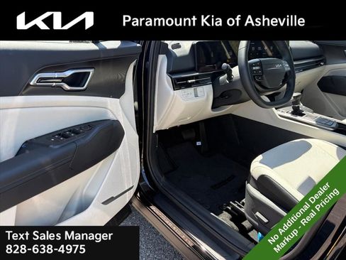 New 2026 Kia Sportage EX FWD image 16