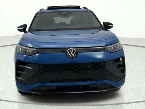 Used 2025 Volkswagen Tiguan SE R-Line FWD image 5