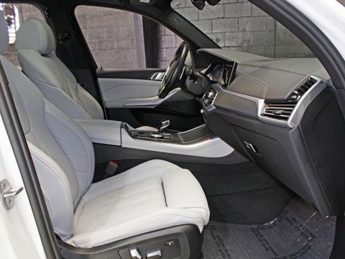Used 2023 BMW X5 xDrive40i w/ M Sport Package AWD/4WD image 51