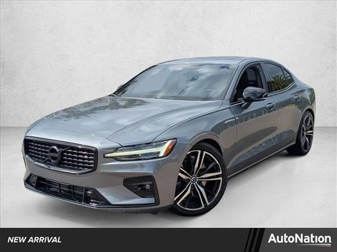 Used 2019 Volvo S60 T6 R-Design image 1
