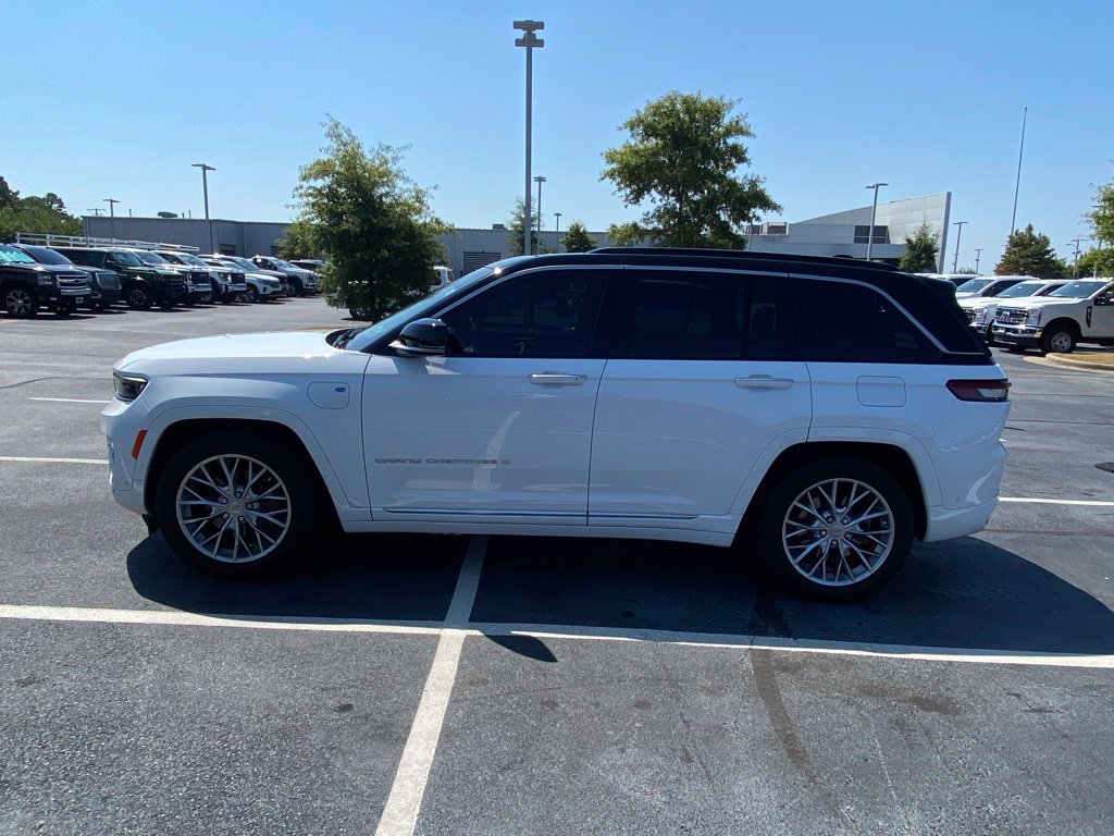 Used 2024 Jeep Grand Cherokee Summit w/ Advanced Protech Group IV AWD/4WD image 4