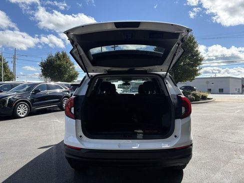 Certified 2022 GMC Terrain SLE w/ Driver Convenience Package image 6