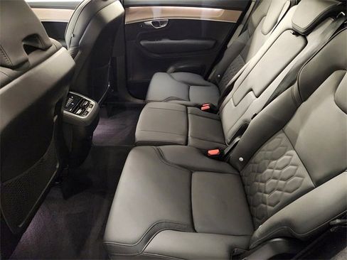 Used 2025 Volvo XC90 B5 Plus image 29