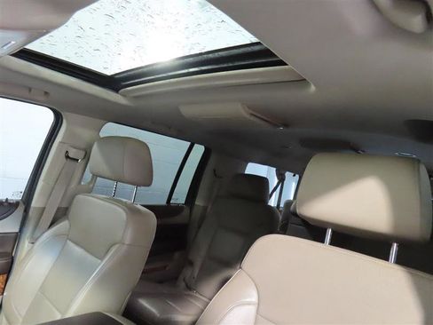Used 2015 Chevrolet Suburban LTZ image 17