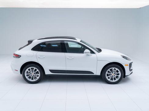 Certified 2026 Porsche Macan AWD/4WD image 8