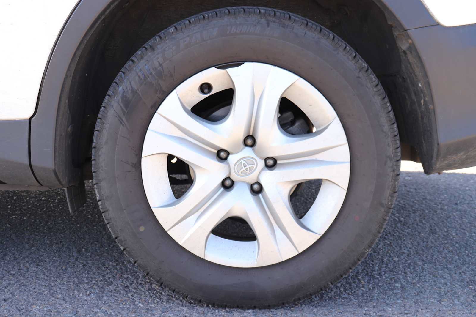 Used 2015 Toyota RAV4 LE AWD/4WD image 9