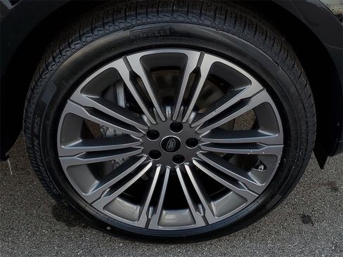 New 2025 Land Rover Range Rover SE image 5