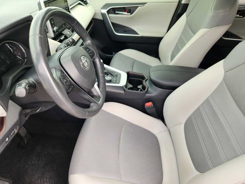 Used 2019 Toyota RAV4 Limited image 13