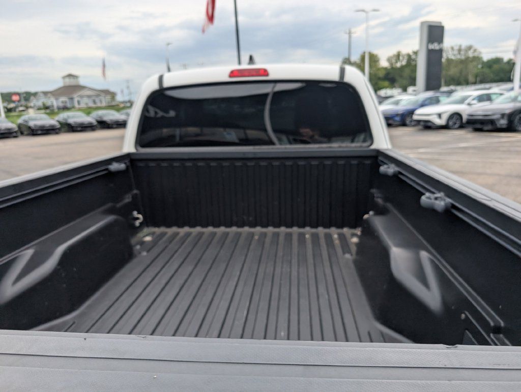 Used 2022 Toyota Tacoma SR RWD image 9