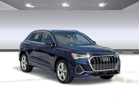 Certified 2024 Audi Q3 2.0T Premium w/ Convenience Package AWD/4WD image 7