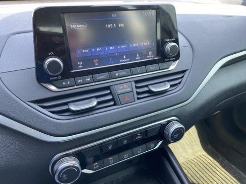 Used 2024 Nissan Altima 2.5 S FWD image 4