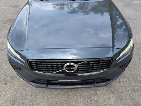 Used 2022 Volvo S60 T8 R-Design image 12