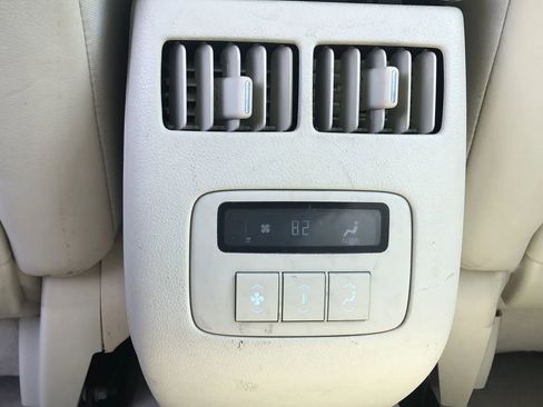 Used 2011 Cadillac DTS Platinum image 22