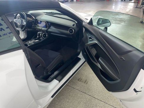 Used 2016 Chevrolet Camaro LT w/ Technology Package image 13