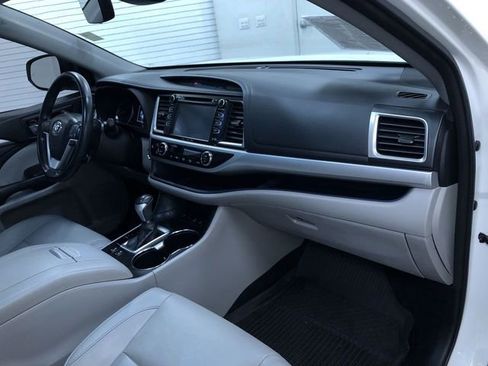 Certified 2017 Toyota Highlander XLE image 23