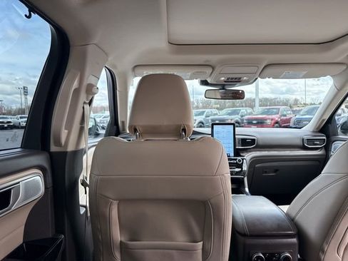 Used 2023 Ford Explorer Platinum w/ Technology Package image 31