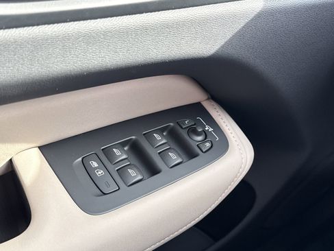 New 2026 Volvo XC60 B5 Plus w/ Protection Package Premier image 19