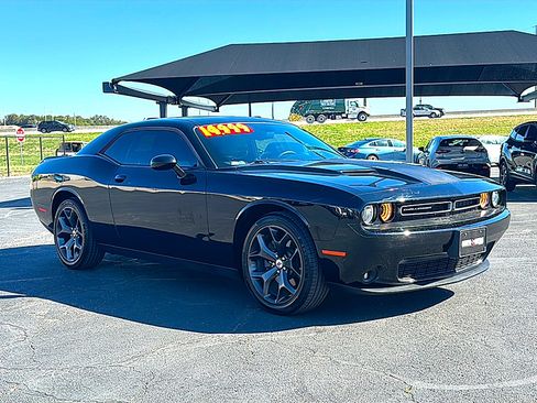 Used 2018 Dodge Challenger SXT Plus image 10