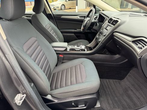 Used 2018 Ford Fusion SE image 19