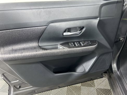 New 2025 Nissan Kicks SV w/ Charging Package AWD/4WD image 28