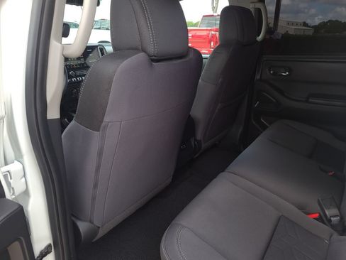 Certified 2025 Nissan Frontier SV RWD image 8