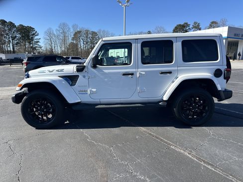 Used 2021 Jeep Wrangler Unlimited Sahara w/ Cold Weather Group image 5