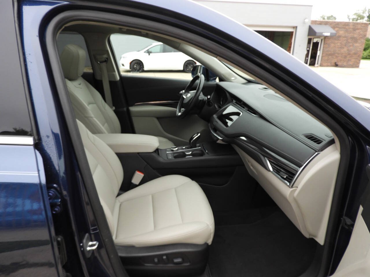 Used 2020 Cadillac XT4 Luxury w/ Cold Weather Package AWD/4WD image 33