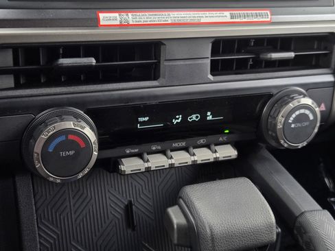 Used 2025 Toyota 4Runner SR5 AWD/4WD image 18