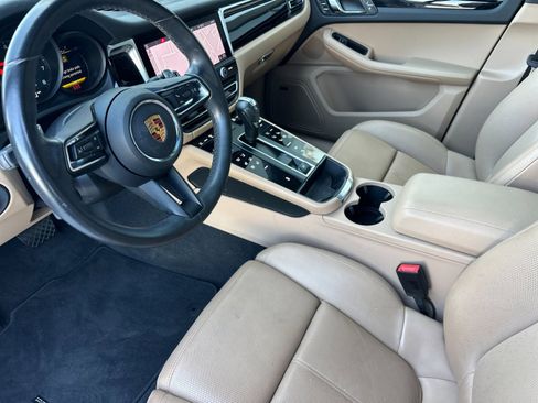 Used 2022 Porsche Macan AWD/4WD image 4