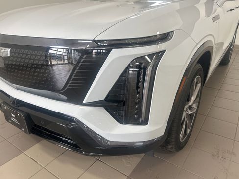 Used 2026 Cadillac Vistiq Sport w/ LPO, Floor Liner Package AWD/4WD image 10