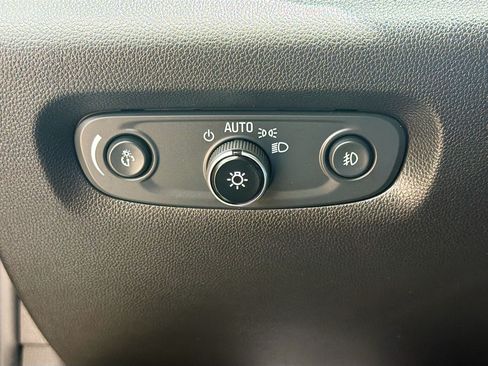 Used 2021 Chevrolet Traverse LT w/ LT Premium Package AWD/4WD image 17