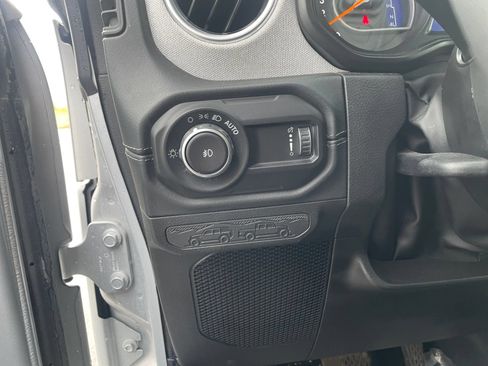 Used 2024 Jeep Wrangler Unlimited Sahara AWD/4WD image 39