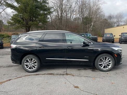 Used 2023 Buick Enclave Avenir w/ Avenir Technology Package image 4