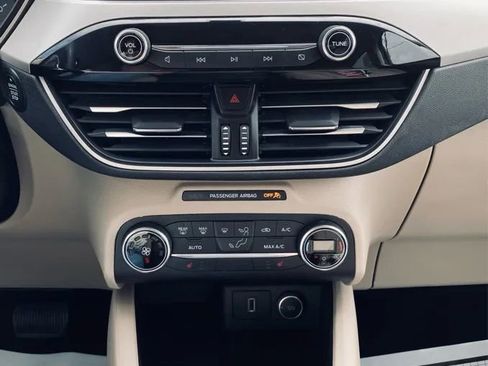 Used 2020 Ford Escape SE image 22