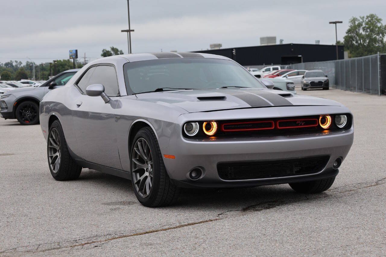 Used 2017 Dodge Challenger R/T RWD image 4