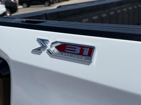 New 2026 GMC Sierra 1500 SLE image 14