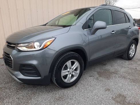 Used 2020 Chevrolet Trax LT w/ LT Convenience Package image 17