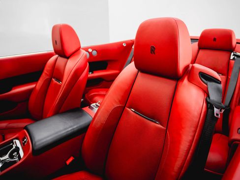 Used 2017 Rolls-Royce Dawn RWD image 57