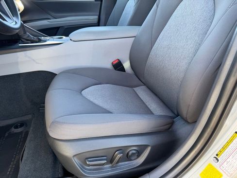 Used 2022 Toyota Camry LE image 10