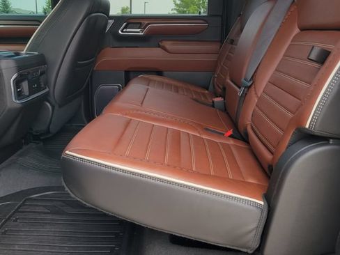 Used 2024 GMC Sierra 2500 Denali Ultimate AWD/4WD image 8