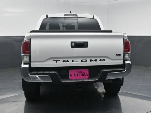 Used 2022 Toyota Tacoma TRD Off-Road image 16